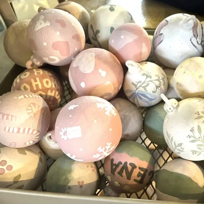 Kerstballen pottery painting